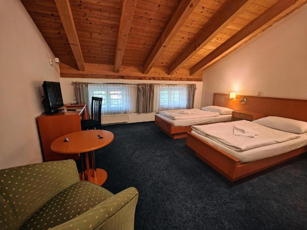 A8 Hotel Im Darchinger Hof Bed & Breakfast - Zwischen Holzkirchen Und Weyarn - Zwischen Muenchen Salzburg Und Innsbruck - Kurz Vor Dem Irschenberg Buitenkant foto